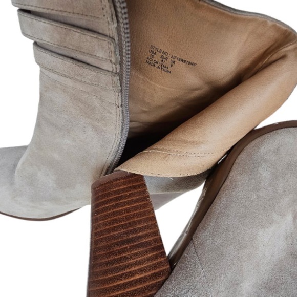 Anthropologie
Joe’s Jeans Booties Cream Suede buckles SZ 10 Boots - Picture 4 of 12